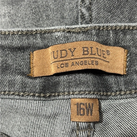 Judy Blue Jeans 16W Black Slim Fit Distressed 25” inseam 38” waistband to hem - Picture 7 of 9